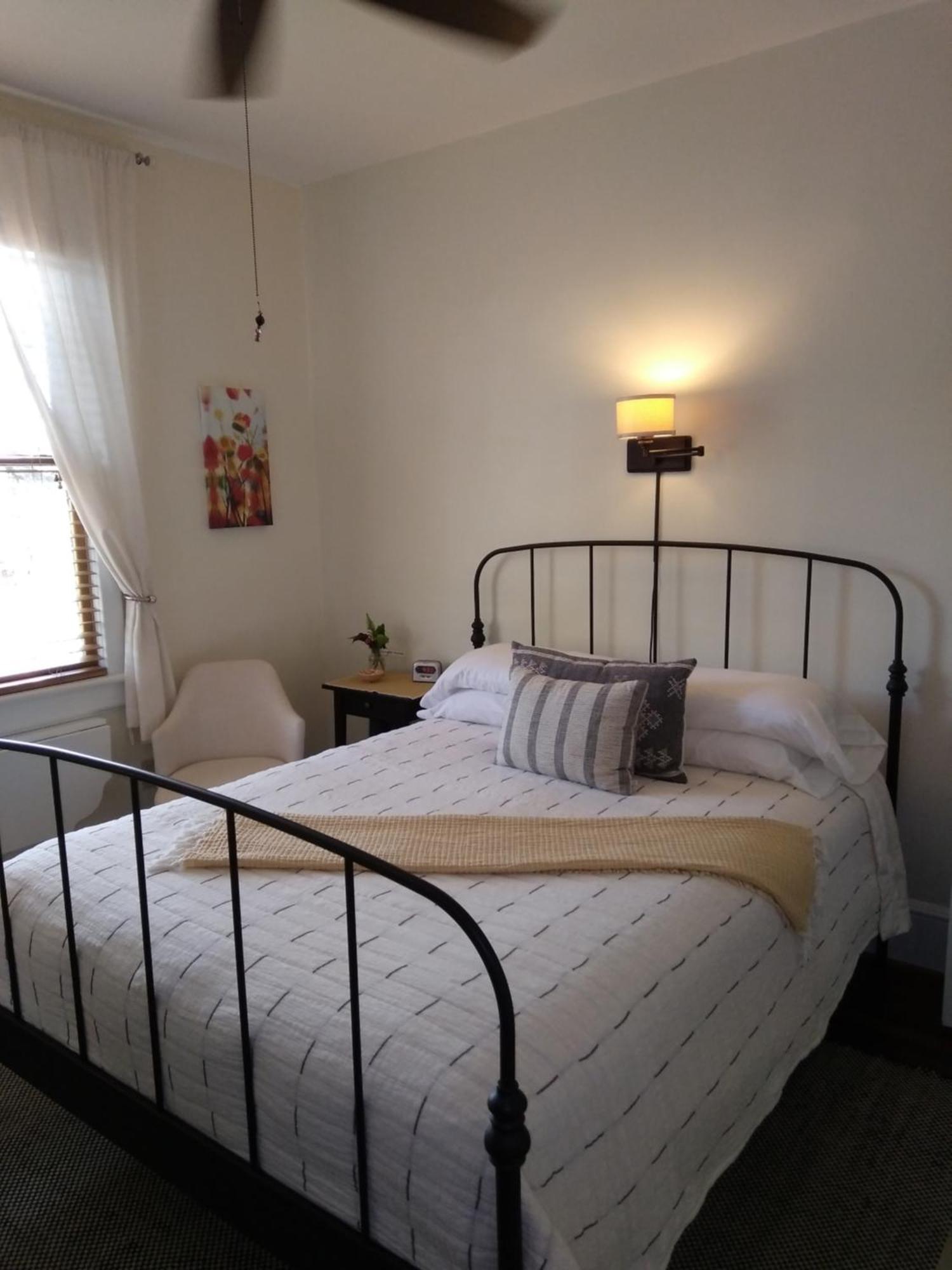 Black Lantern Inn Roanoke Bagian luar foto