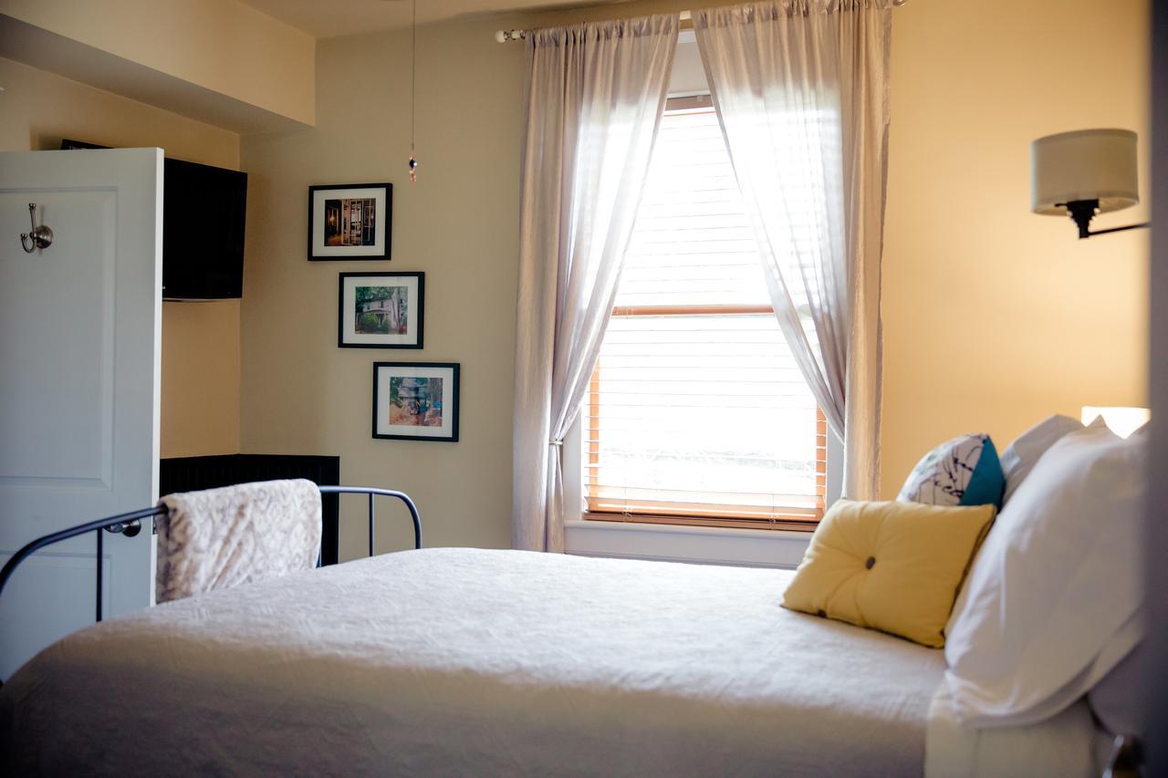 Black Lantern Inn Roanoke Bagian luar foto