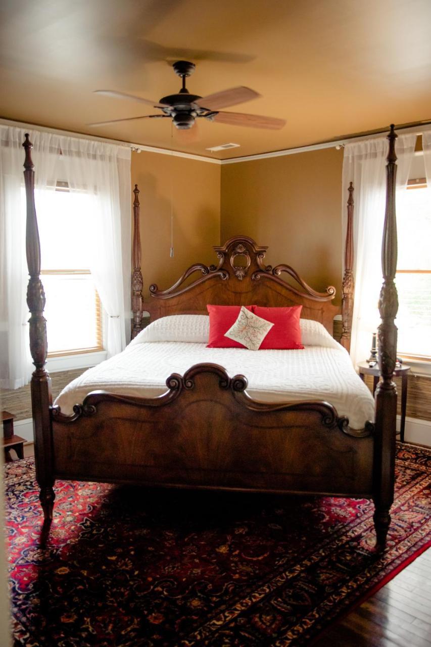 Black Lantern Inn Roanoke Bagian luar foto